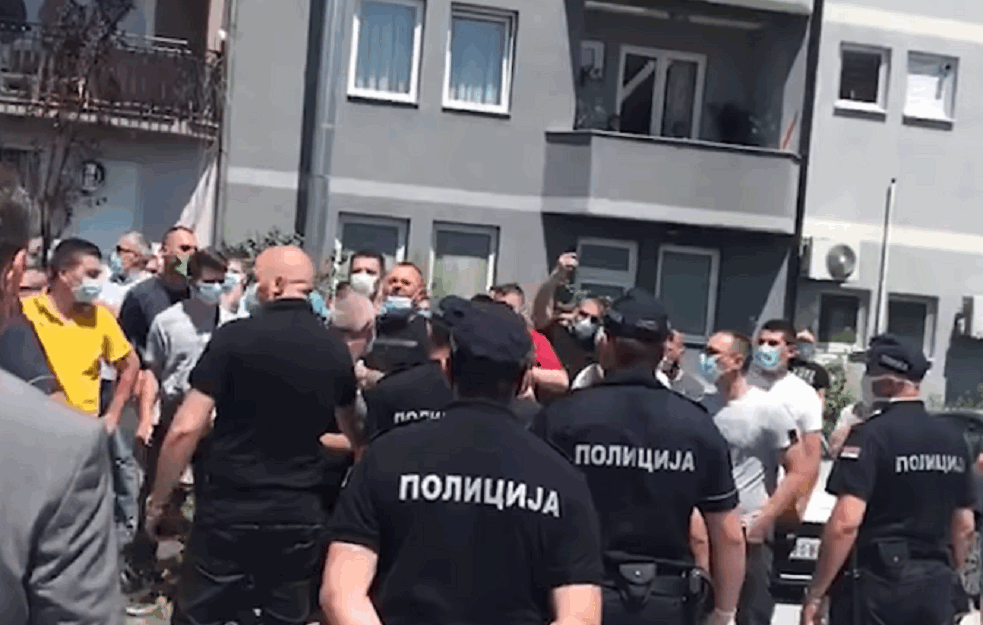 BESNI LEKARI U NOVOM PAZARU: 'Zar je to što se neko ljutio vrednije od 300 izgubljenih života naših građana'